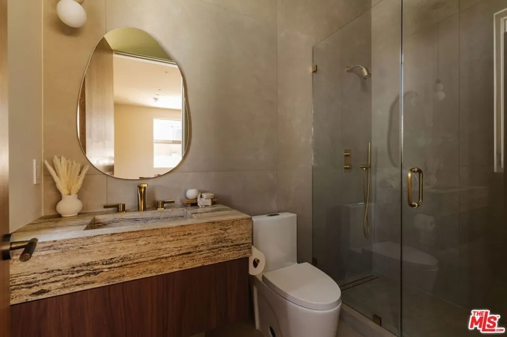 800 La Jolla Avenue Los Angeles, CA 90046