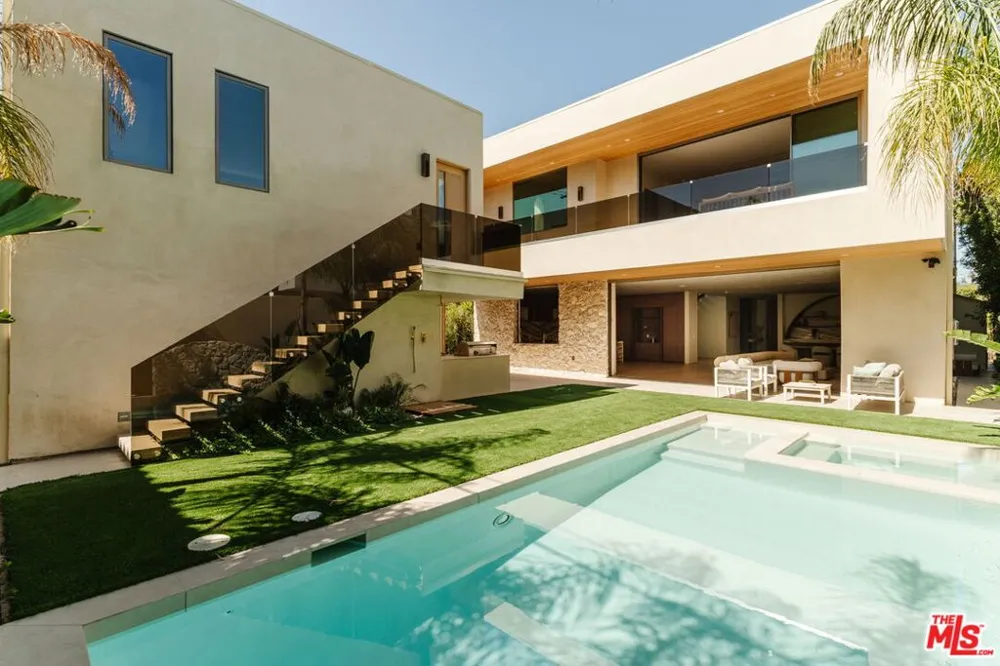 800 La Jolla Avenue Los Angeles, CA 90046