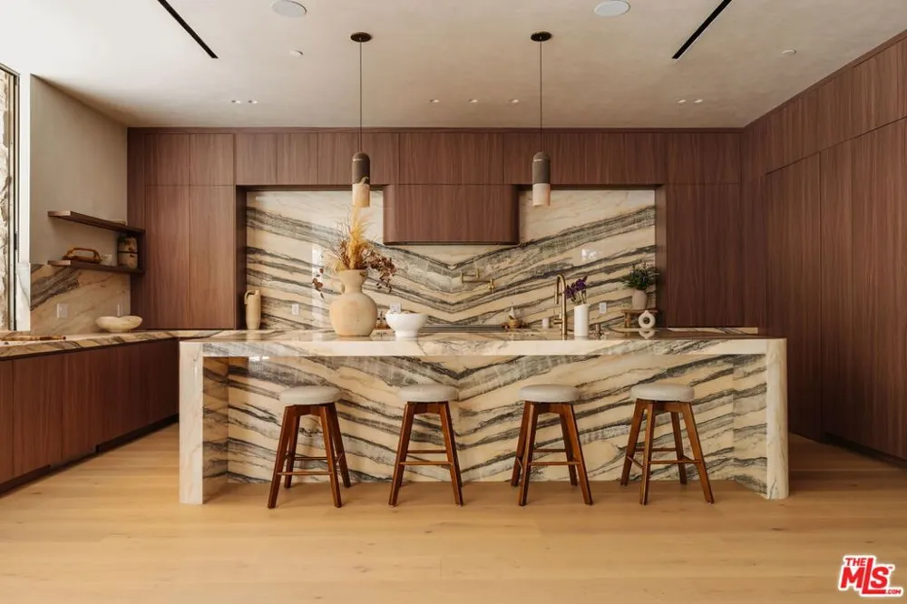 800 La Jolla Avenue Los Angeles, CA 90046