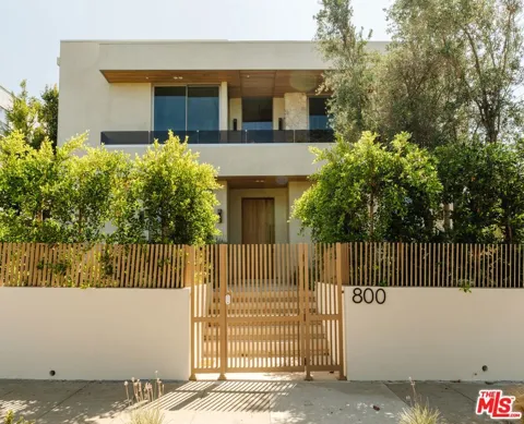 800 La Jolla Avenue
