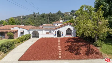 2401 E Glenoaks Boulevard