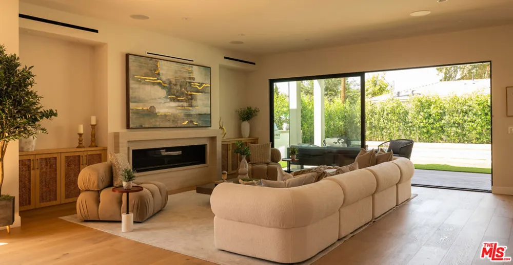 12427 Cumpston Street Los Angeles, CA 91607