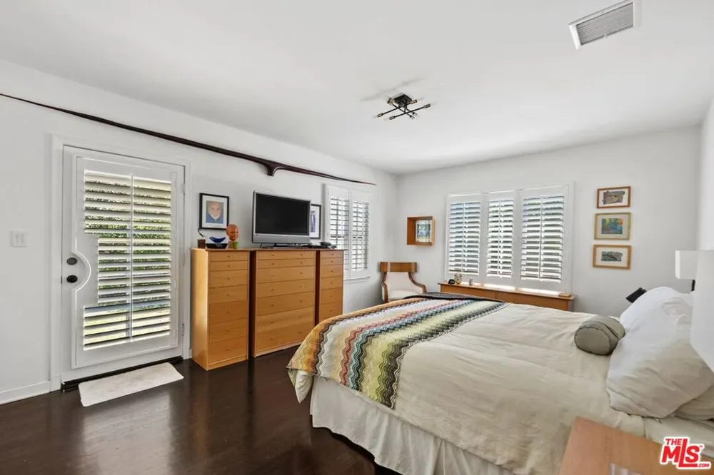 202 Gower Street Los Angeles, CA 90004