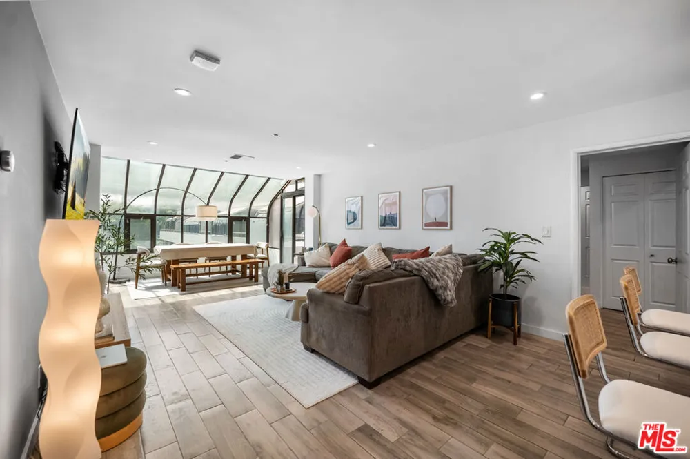 121 S Hope Street #517 Los Angeles, CA 90012