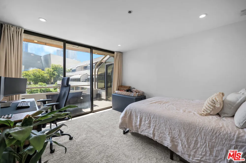 121 S Hope Street #517 Los Angeles, CA 90012