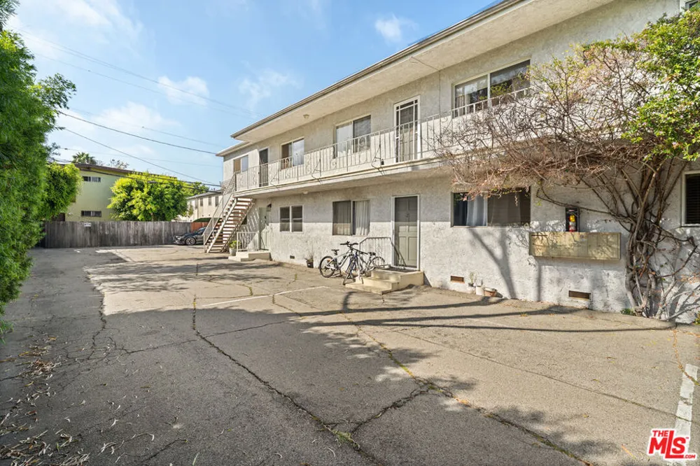 717 Raymond Avenue #3 Santa Monica, CA 90405