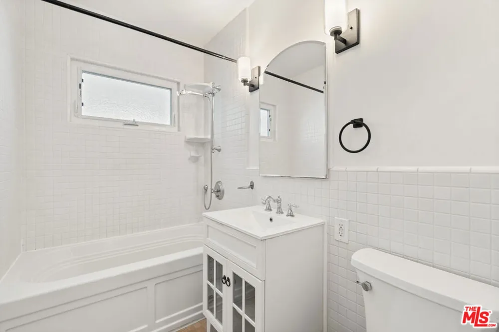 717 Raymond Avenue #3 Santa Monica, CA 90405