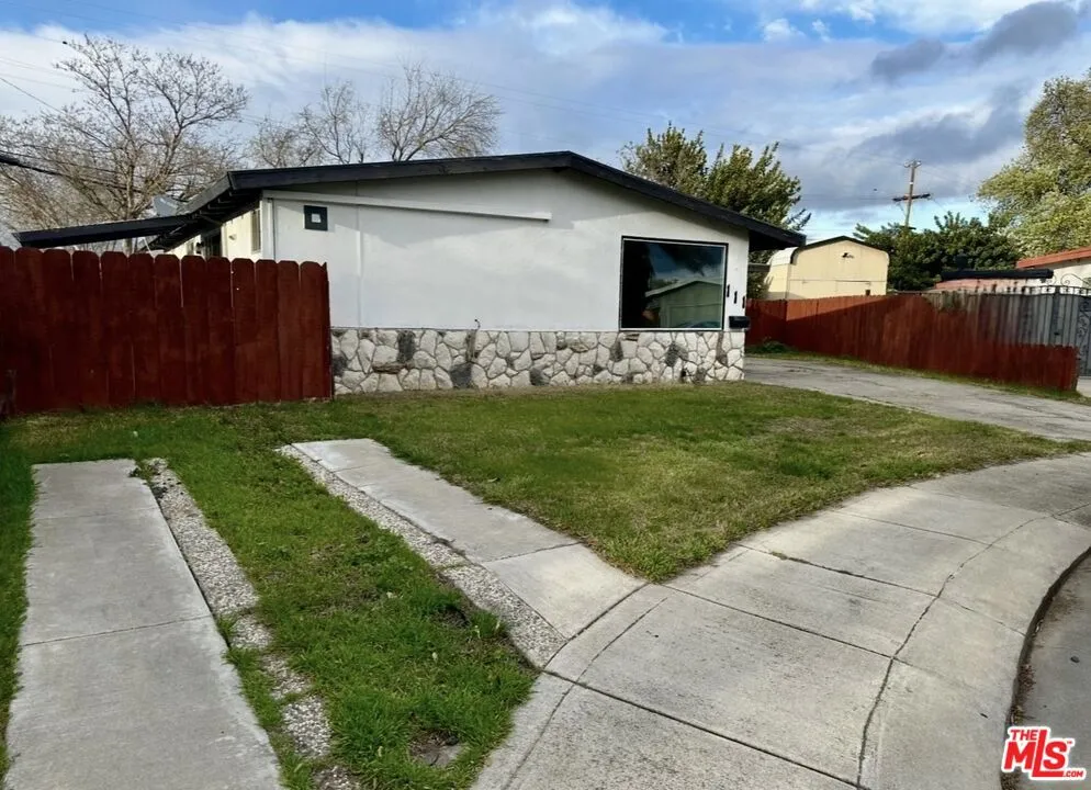 111 W 23 Rd Street Tracy, CA 95376