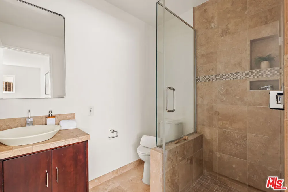 2225 20th Street #2 Santa Monica, CA 90405