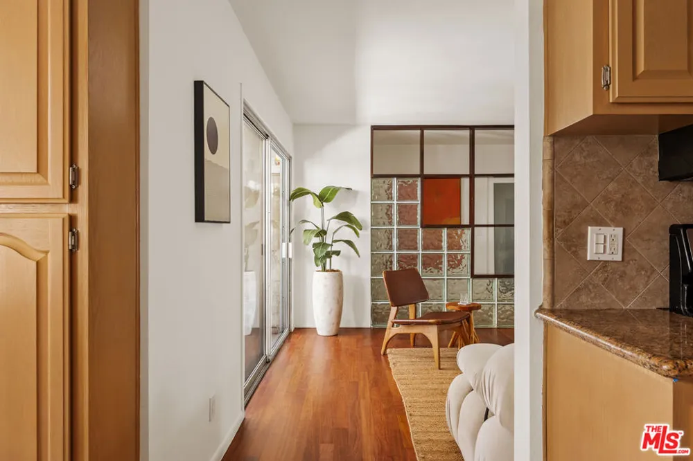 2225 20th Street #2 Santa Monica, CA 90405