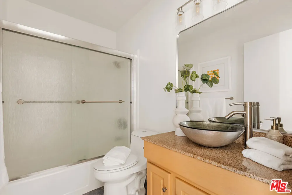 2225 20th Street #2 Santa Monica, CA 90405