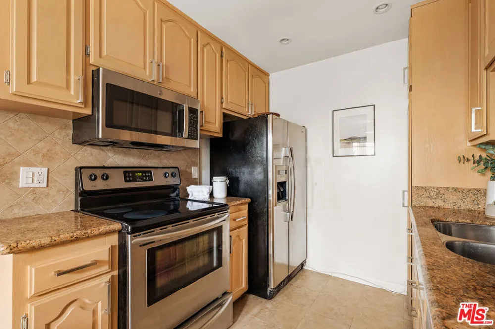 2225 20th Street #2 Santa Monica, CA 90405