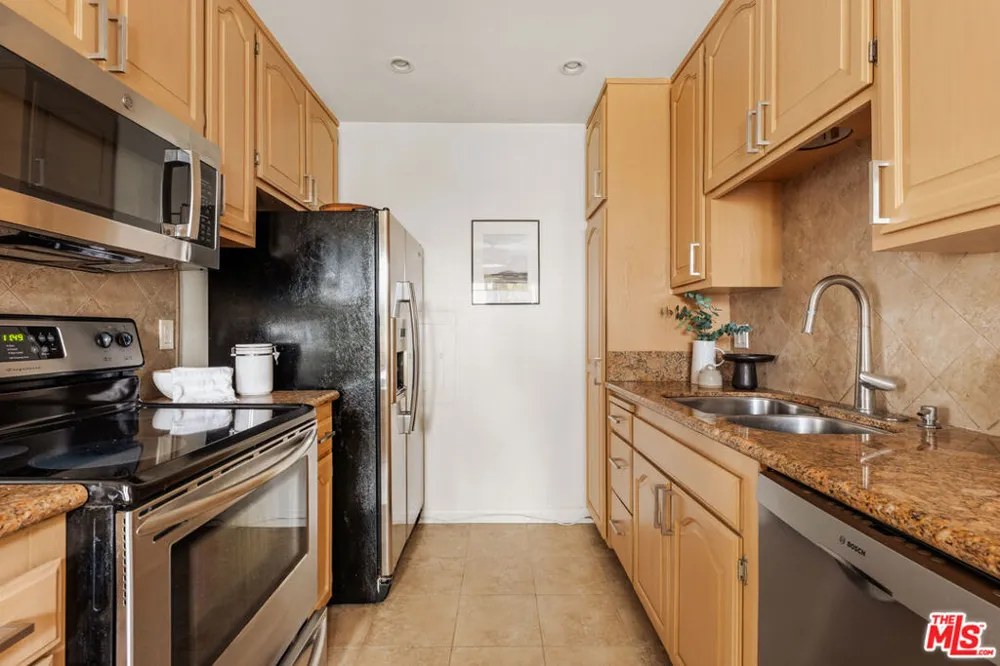 2225 20th Street #2 Santa Monica, CA 90405