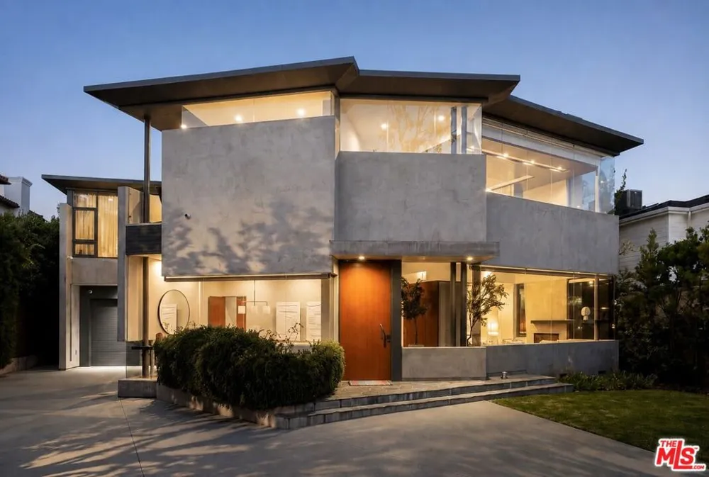 212 S Saltair Avenue Los Angeles, CA 90049
