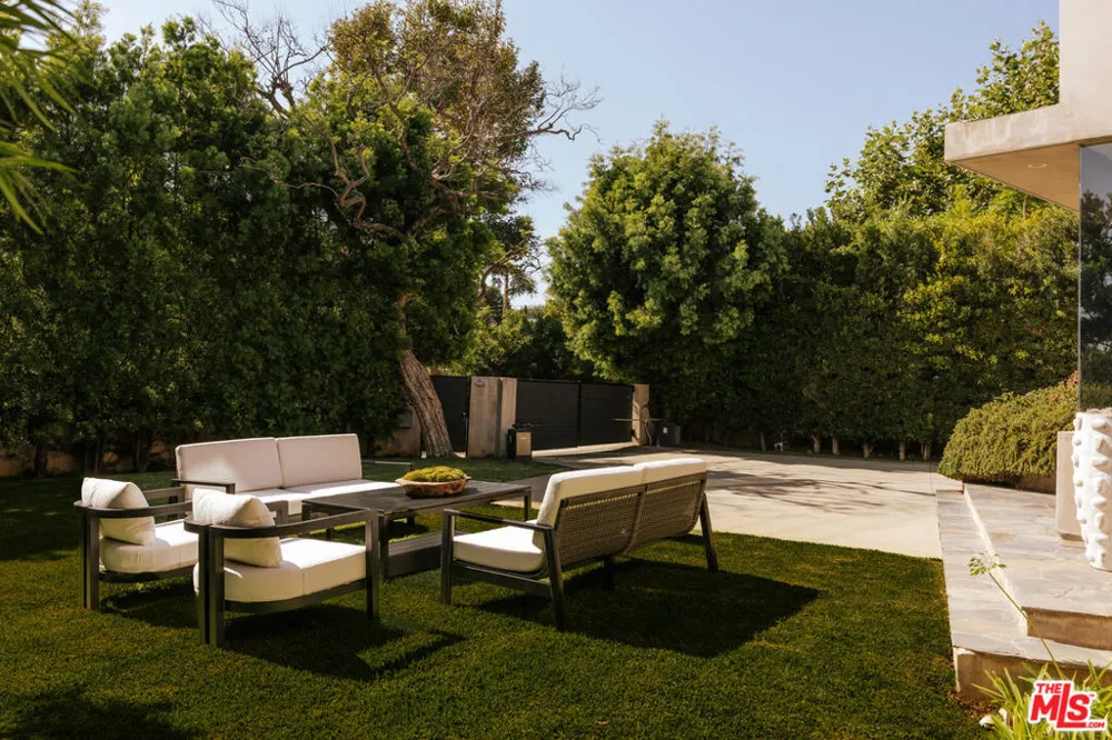 212 S Saltair Avenue Los Angeles, CA 90049