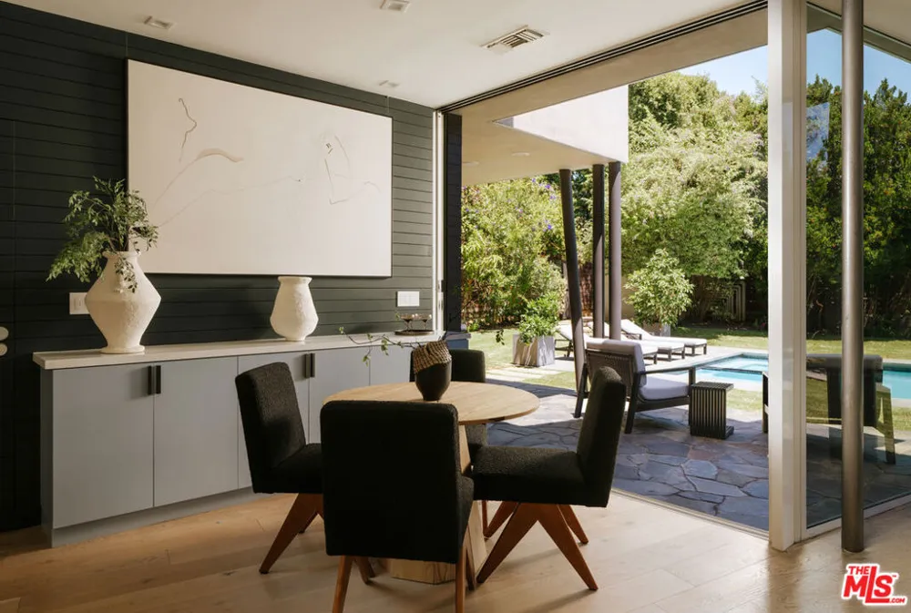 212 S Saltair Avenue Los Angeles, CA 90049