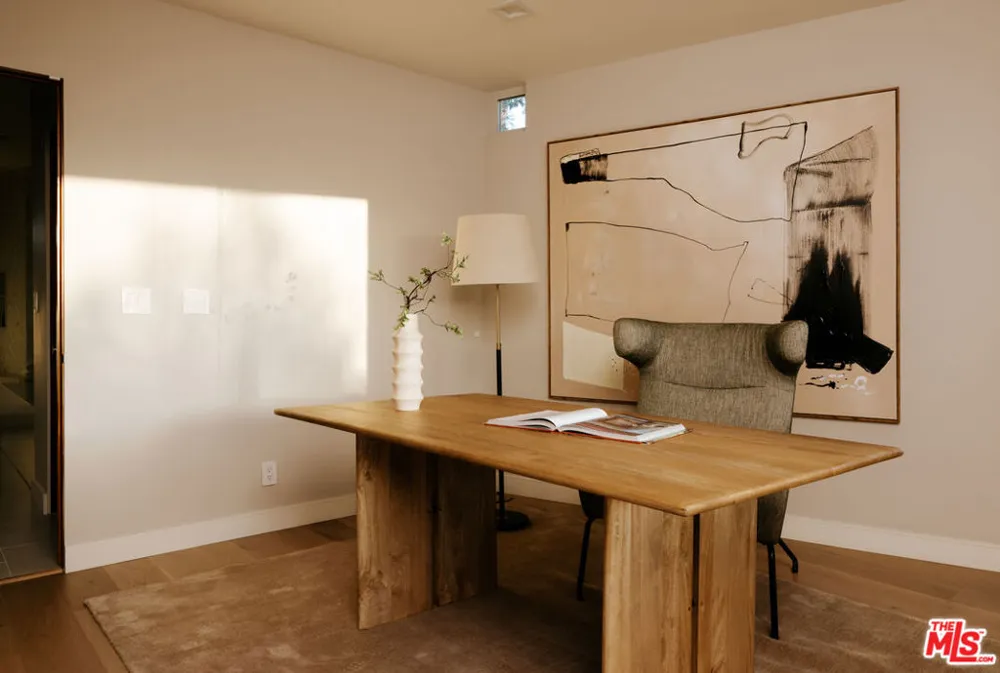 212 S Saltair Avenue Los Angeles, CA 90049