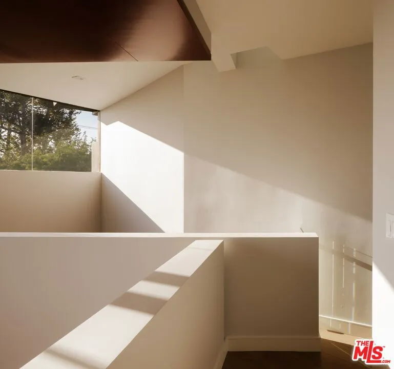 212 S Saltair Avenue Los Angeles, CA 90049