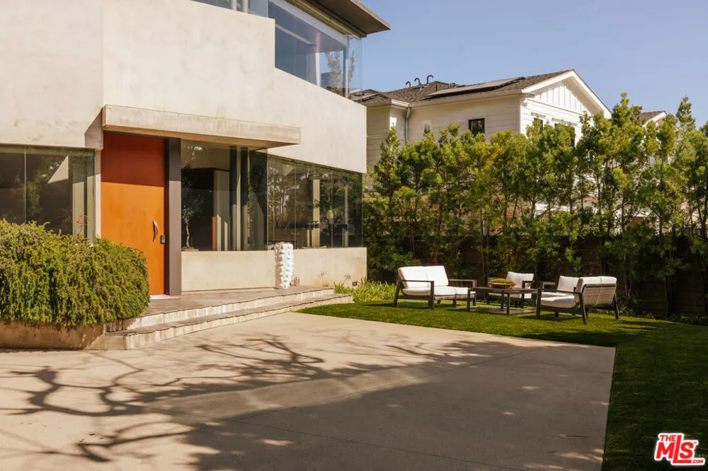 212 S Saltair Avenue Los Angeles, CA 90049