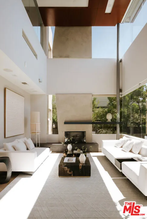 212 S Saltair Avenue Los Angeles, CA 90049