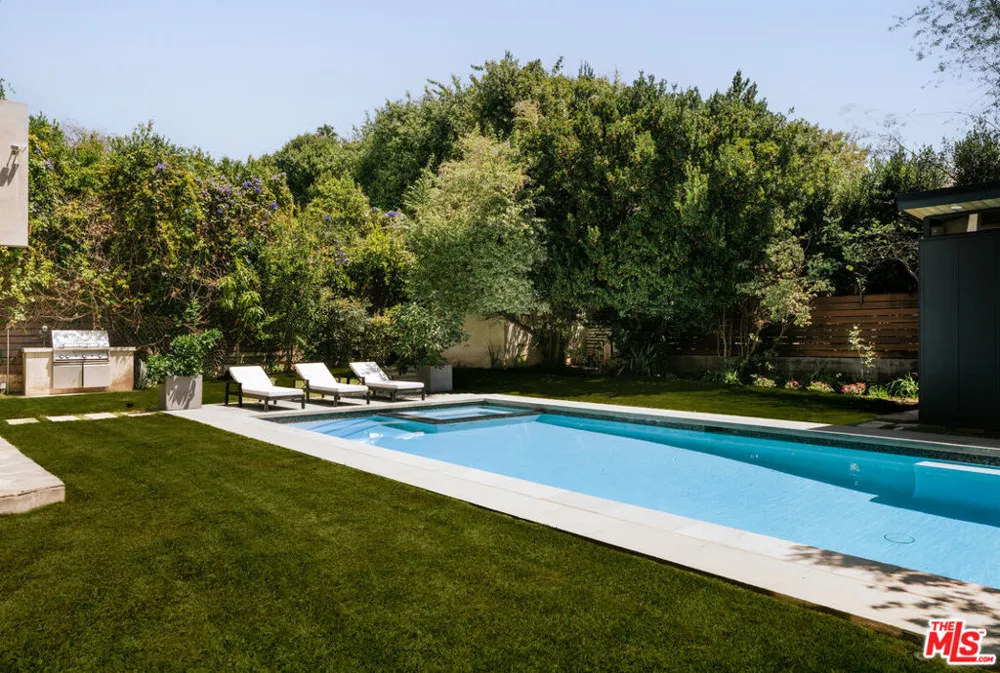 212 S Saltair Avenue Los Angeles, CA 90049