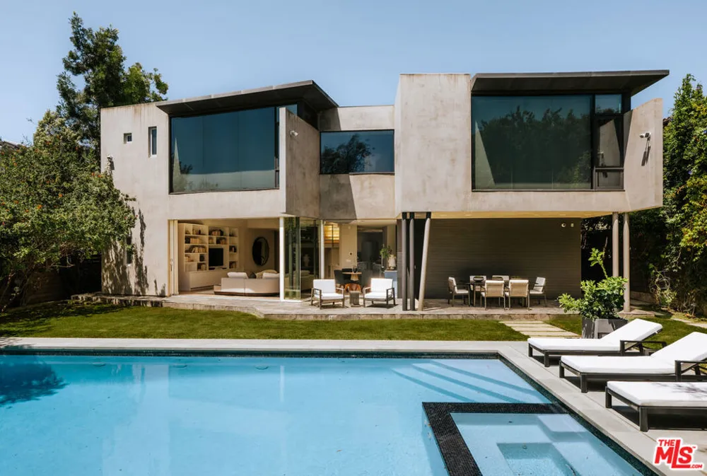 212 S Saltair Avenue Los Angeles, CA 90049
