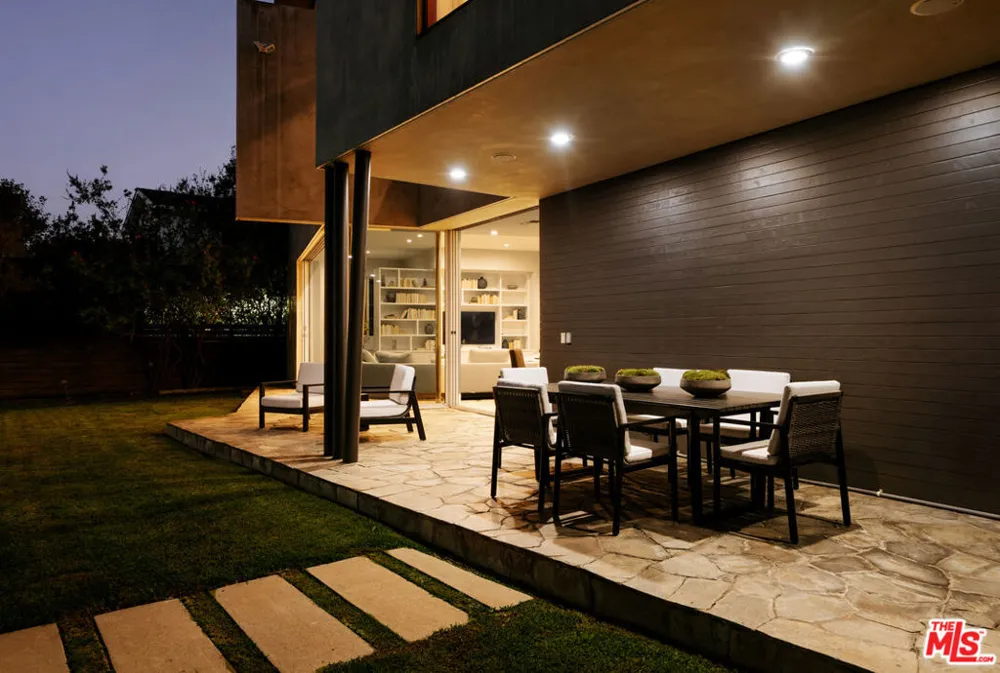 212 S Saltair Avenue Los Angeles, CA 90049