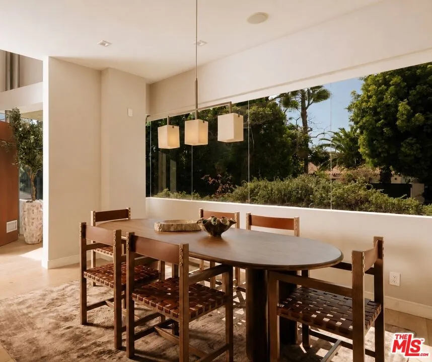 212 S Saltair Avenue Los Angeles, CA 90049