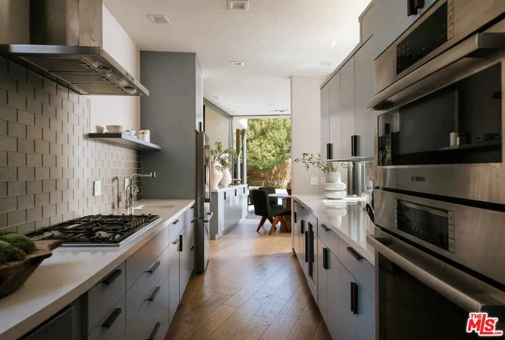 212 S Saltair Avenue Los Angeles, CA 90049