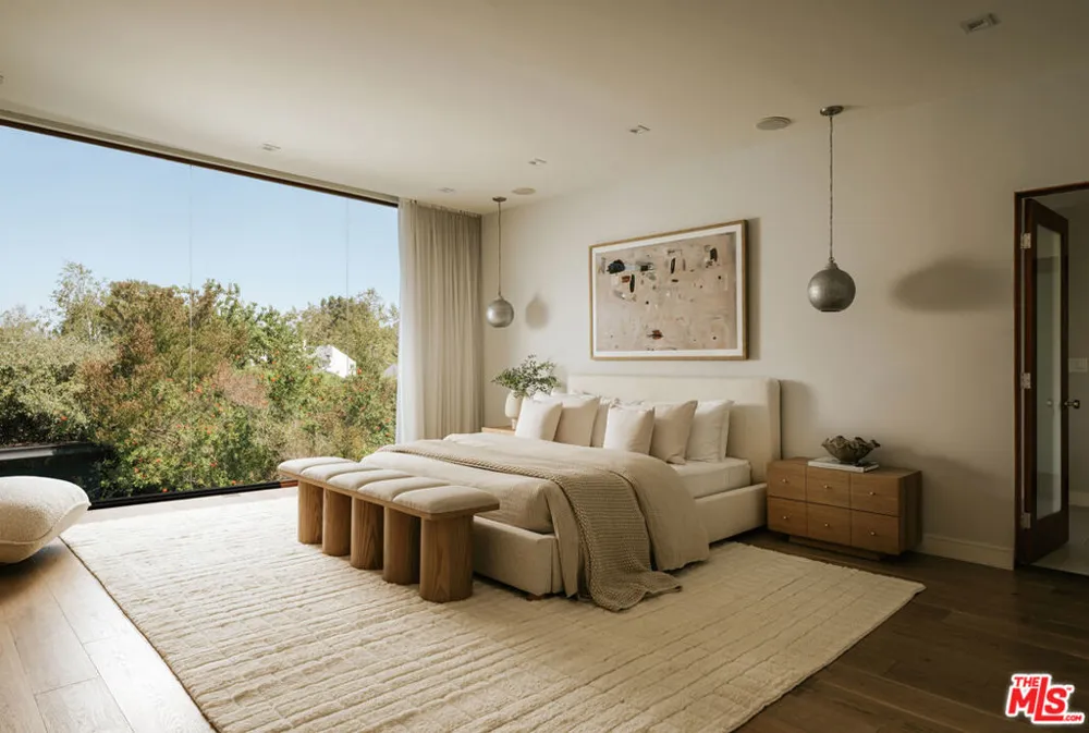 212 S Saltair Avenue Los Angeles, CA 90049