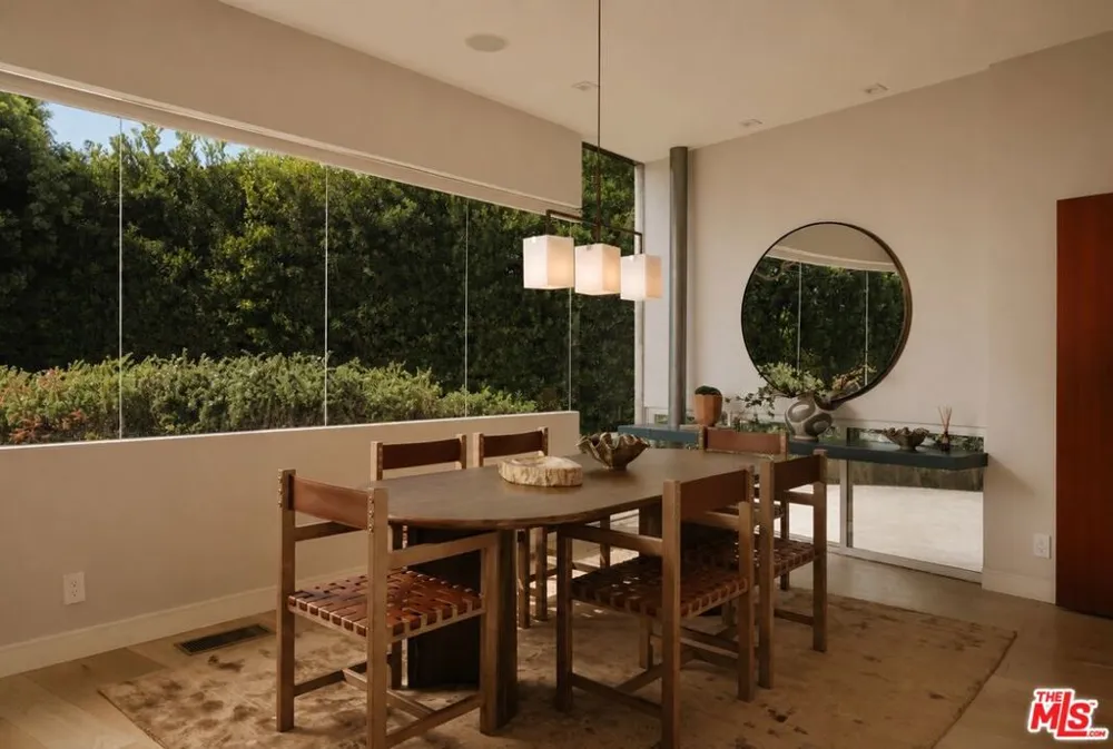 212 S Saltair Avenue Los Angeles, CA 90049