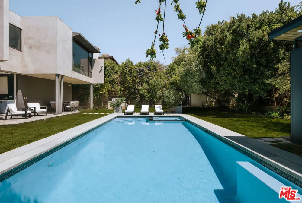 212 S Saltair Avenue Los Angeles, CA 90049