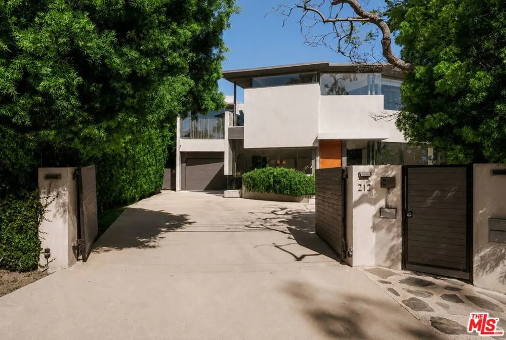 212 S Saltair Avenue Los Angeles, CA 90049