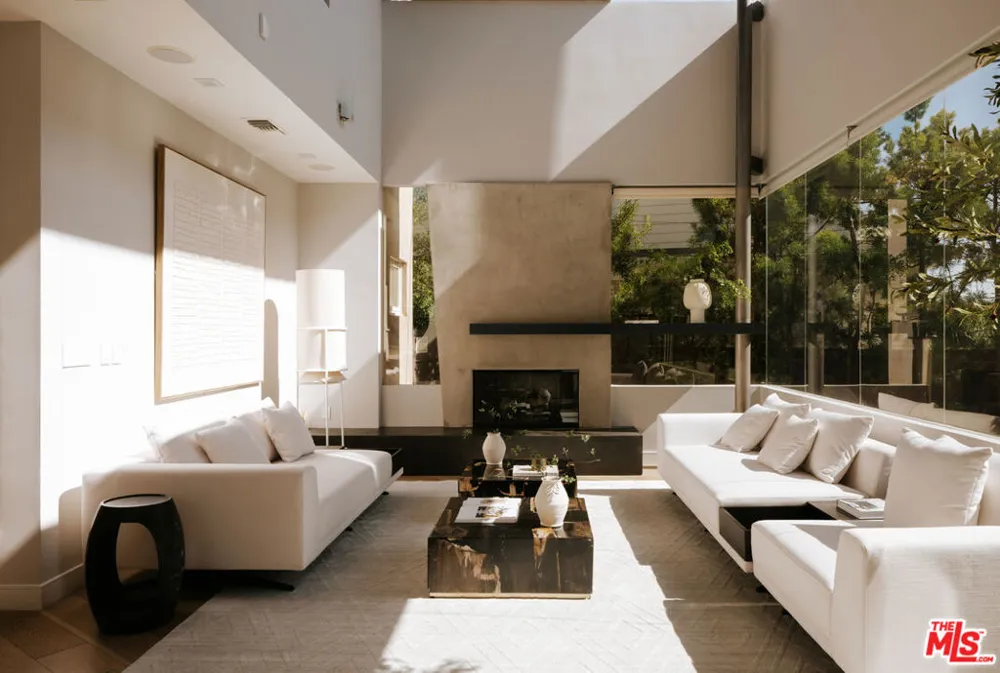 212 S Saltair Avenue Los Angeles, CA 90049
