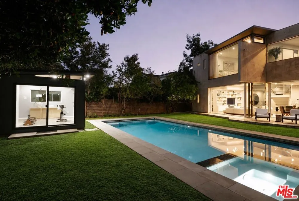 212 S Saltair Avenue Los Angeles, CA 90049