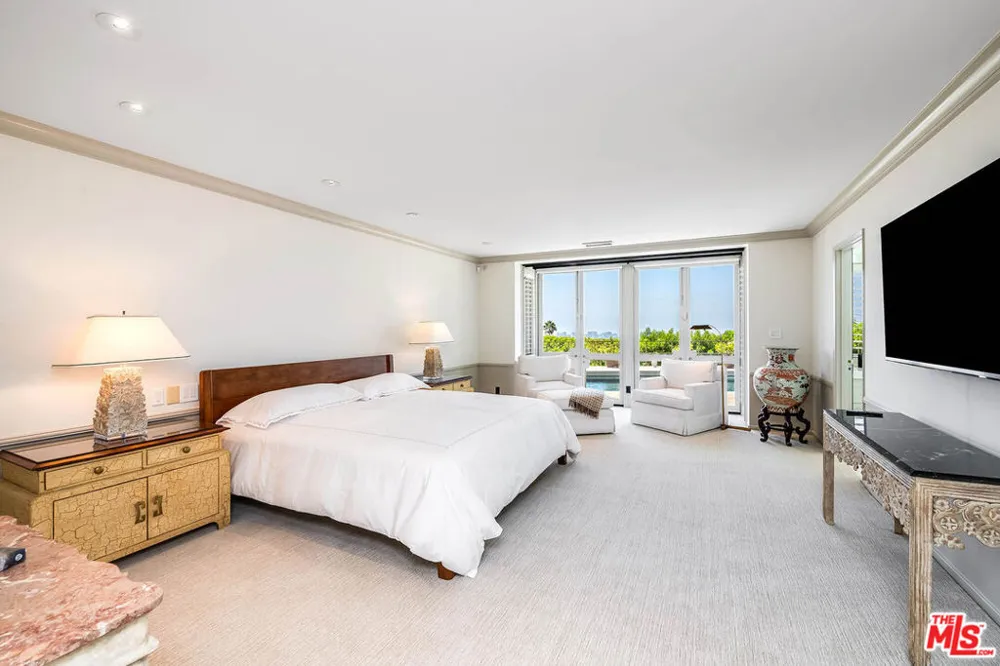 9656 Lawlen Way Los Angeles, CA 90210