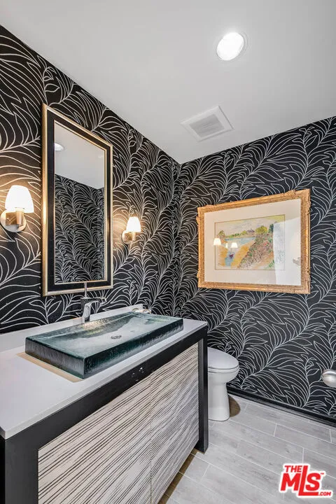 9656 Lawlen Way Los Angeles, CA 90210