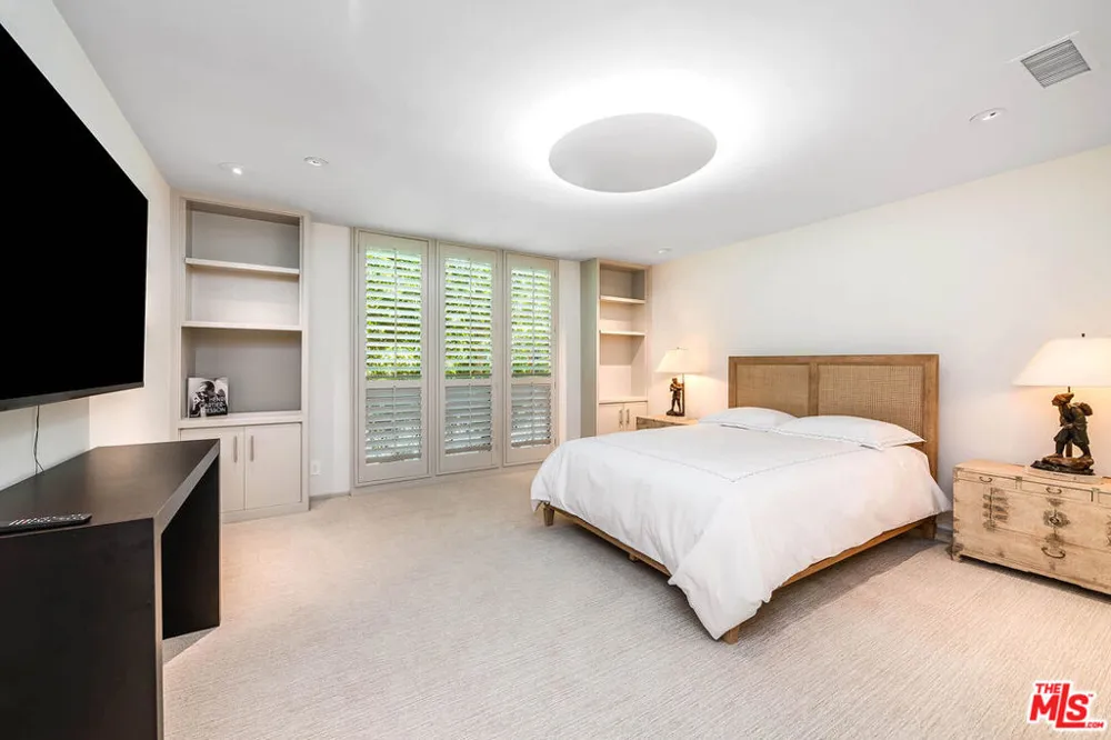 9656 Lawlen Way Los Angeles, CA 90210