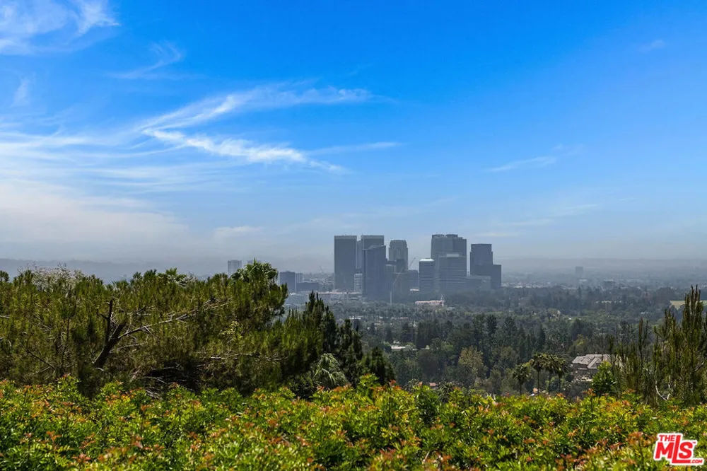 9656 Lawlen Way Los Angeles, CA 90210