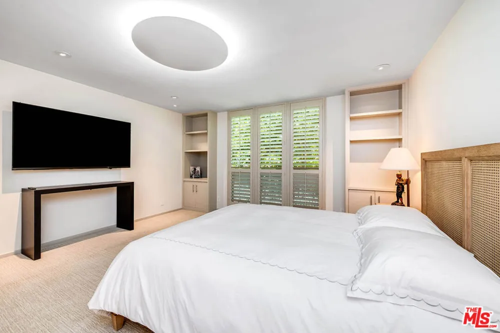 9656 Lawlen Way Los Angeles, CA 90210