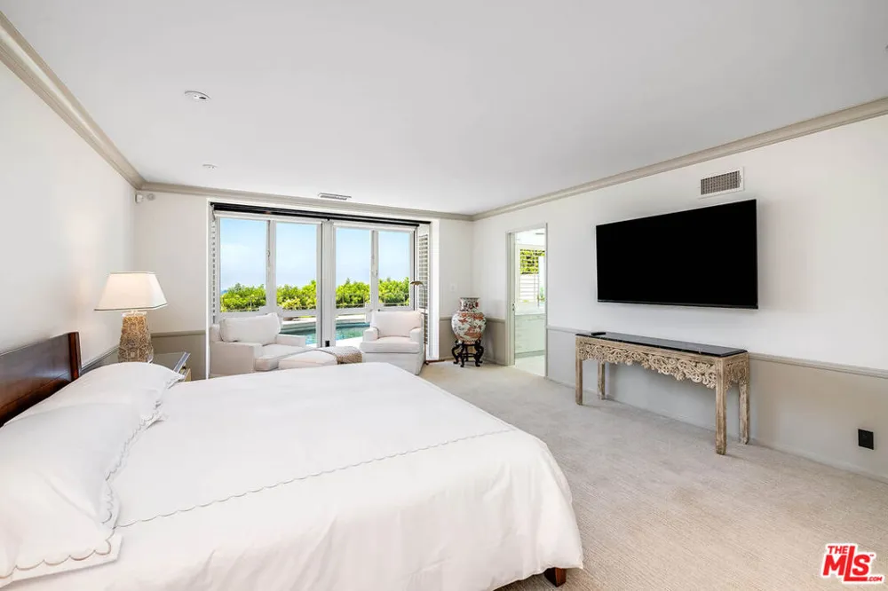 9656 Lawlen Way Los Angeles, CA 90210