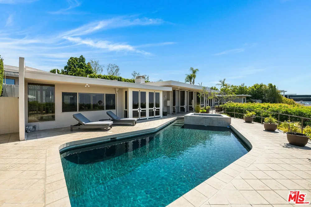 9656 Lawlen Way Los Angeles, CA 90210