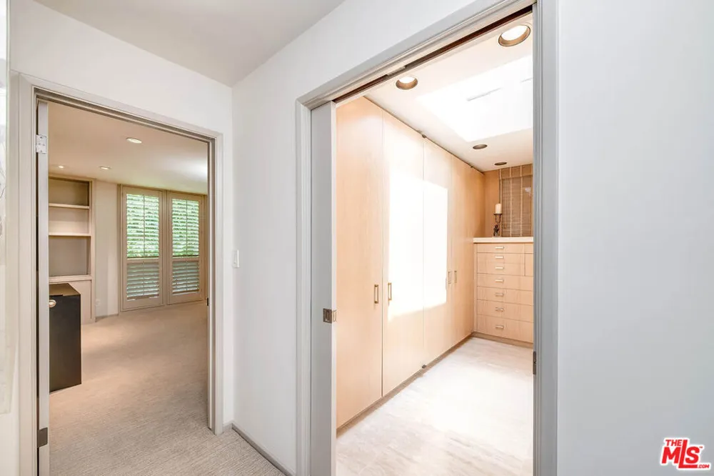 9656 Lawlen Way Los Angeles, CA 90210