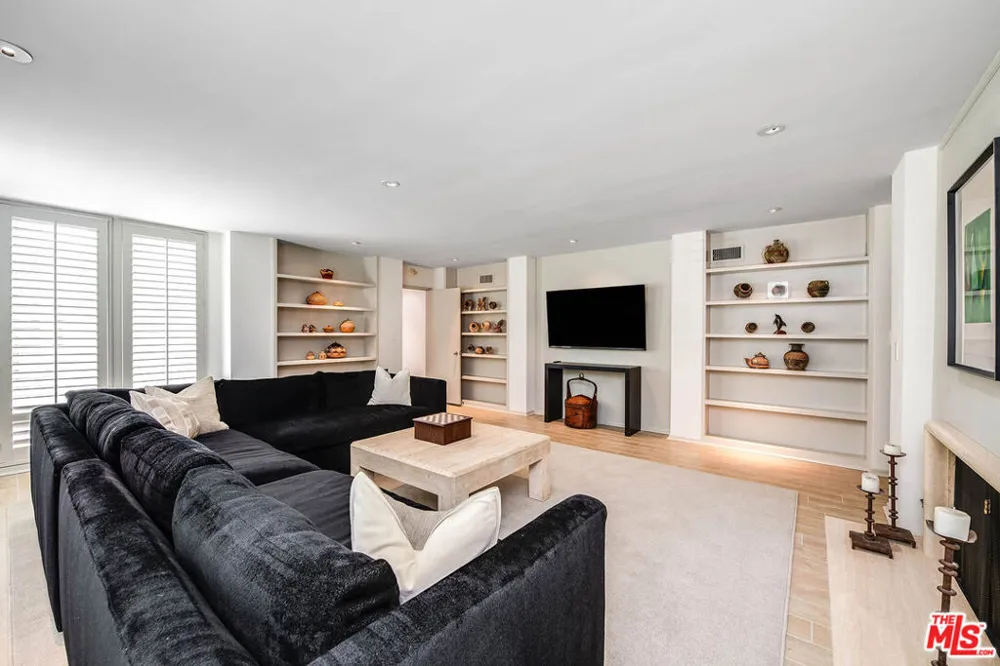 9656 Lawlen Way Los Angeles, CA 90210