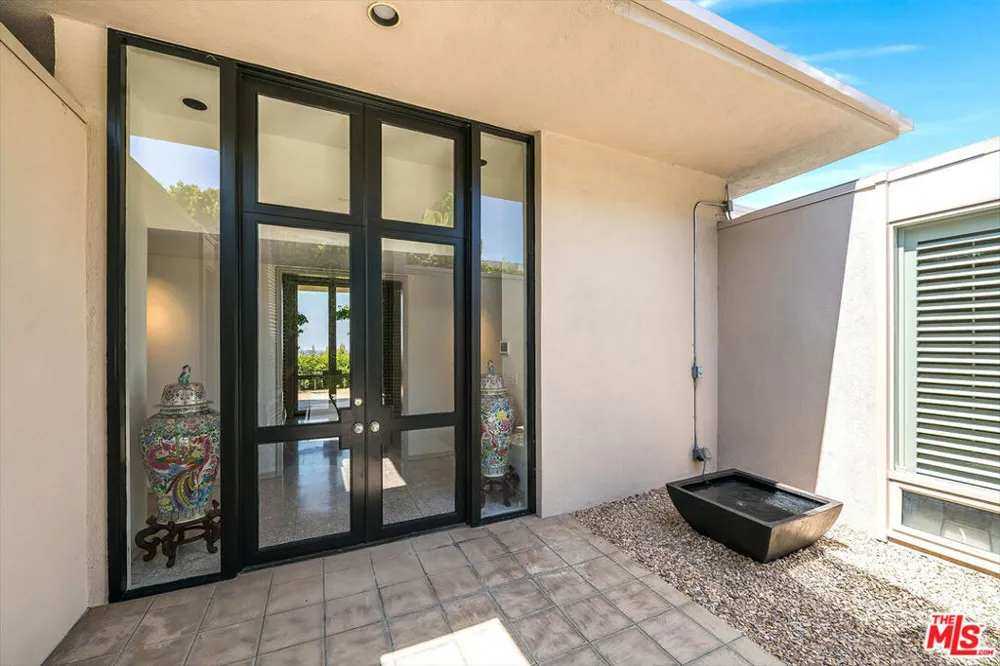 9656 Lawlen Way Los Angeles, CA 90210