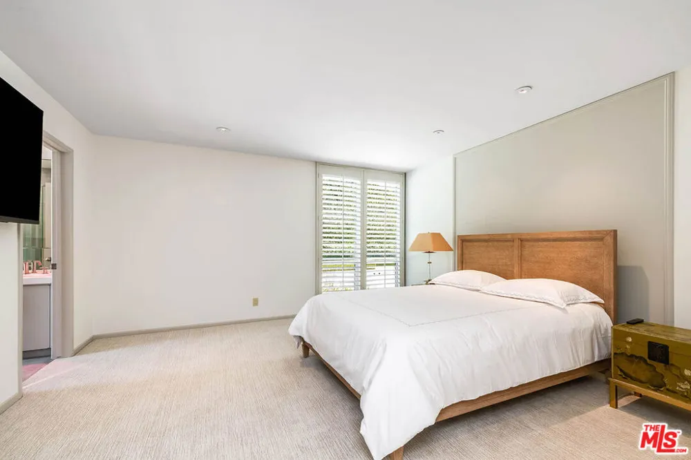 9656 Lawlen Way Los Angeles, CA 90210