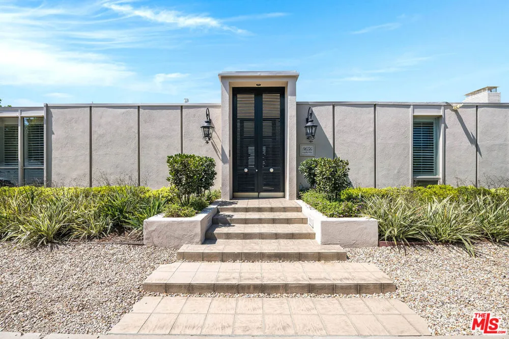 9656 Lawlen Way Los Angeles, CA 90210