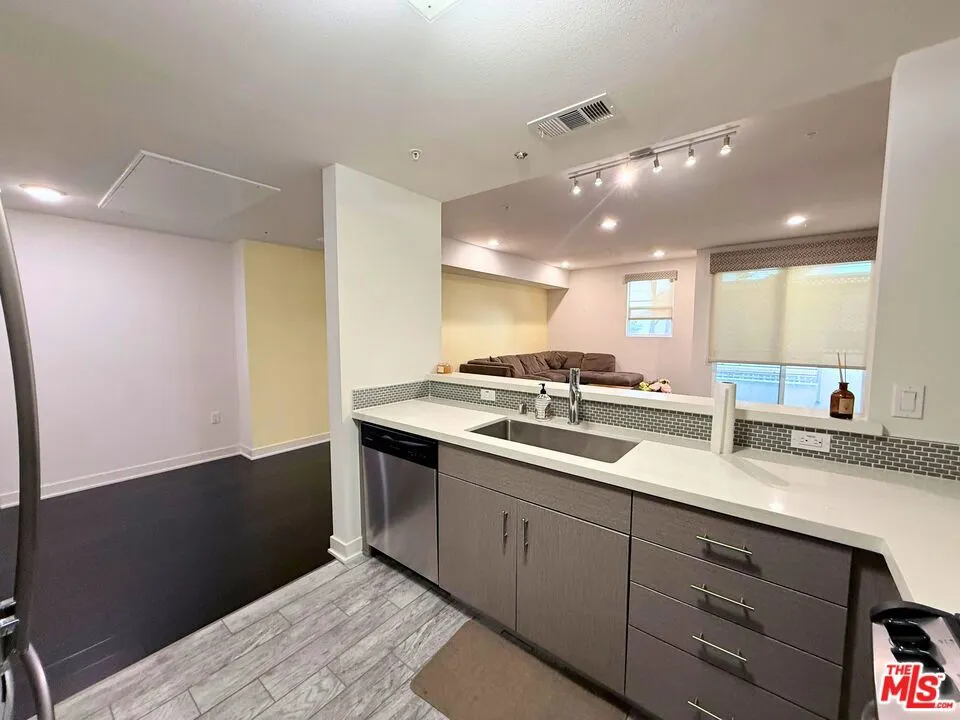 436 S Virgil Avenue #209 Los Angeles, CA 90020