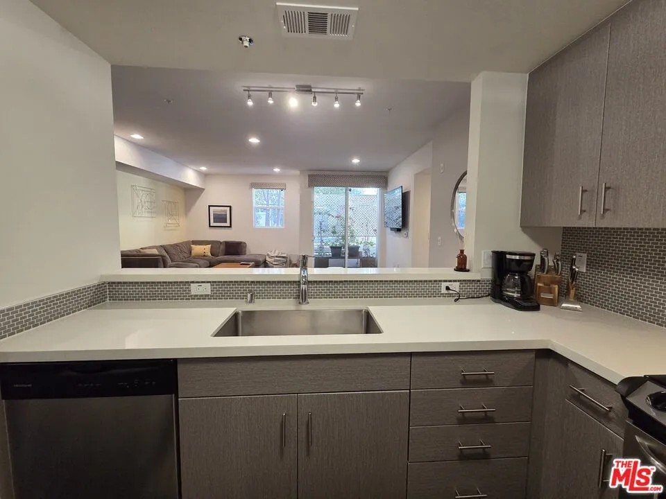 436 S Virgil Avenue #209 Los Angeles, CA 90020