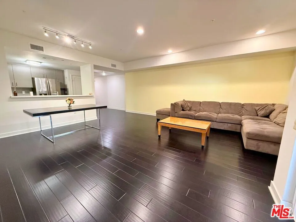 436 S Virgil Avenue #209 Los Angeles, CA 90020